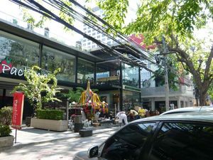 starbucks_siam.jpg