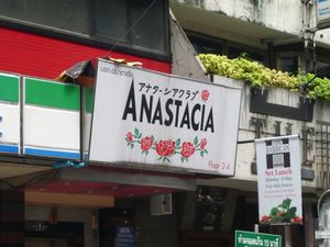 thaniya_anastacia_081008.jpg